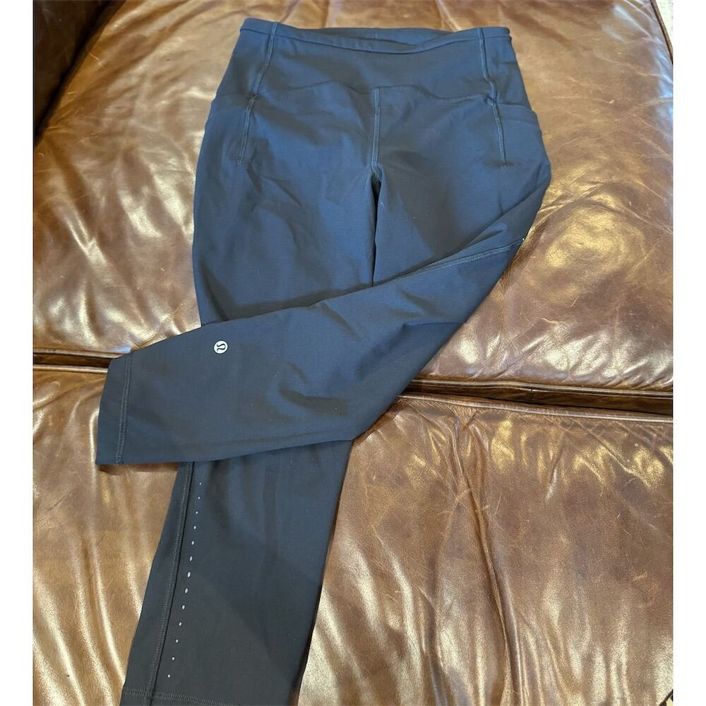 Lululemon Women's High-Rise Leggings Black Size 8 Ankle 25"